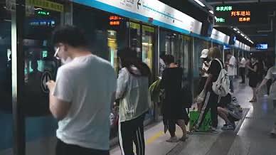 地铁人流人来人往视频的预览图